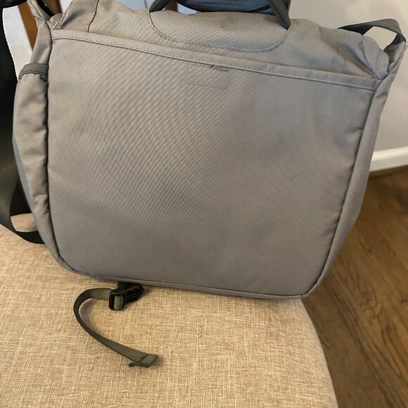 Patagonia Gray Messenger Bag with Pink Detail - Picture 4 of 5